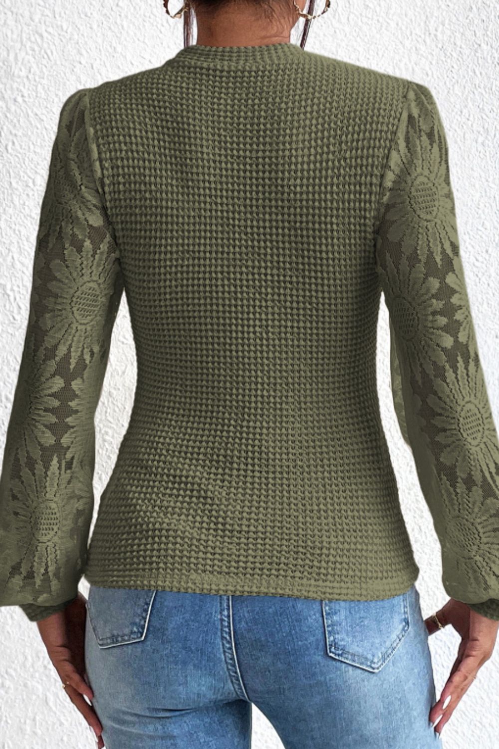 Blusa de manga larga con encaje y cuello alto