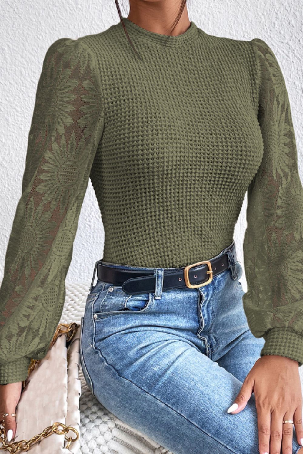 Blusa de manga larga con encaje y cuello alto