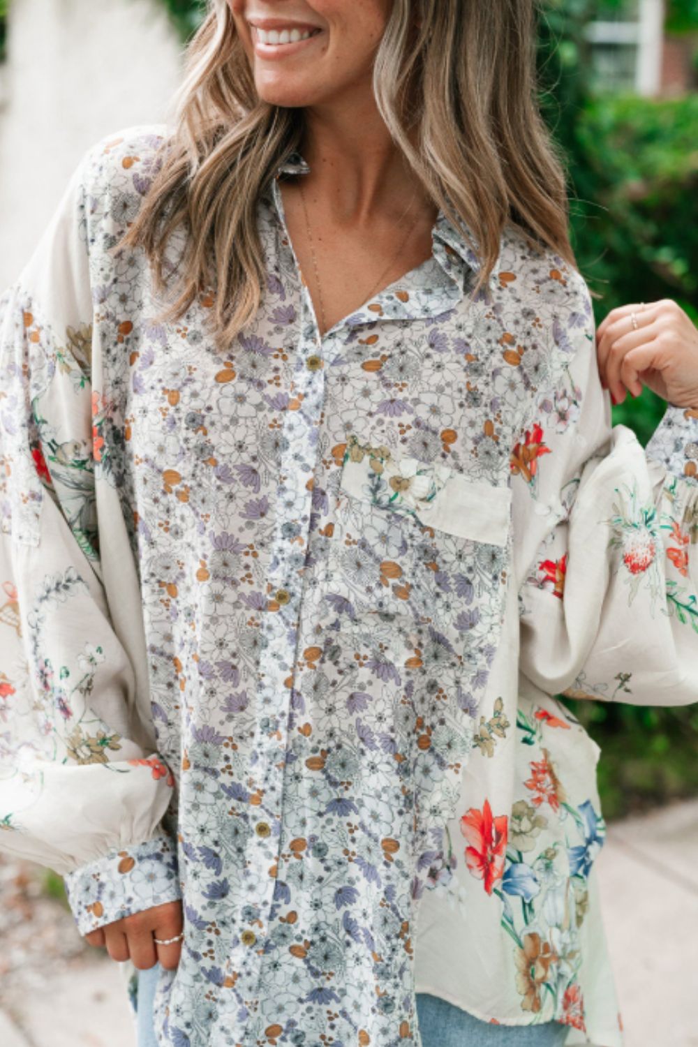 Camisa de manga larga con cuello alto y estampado floral